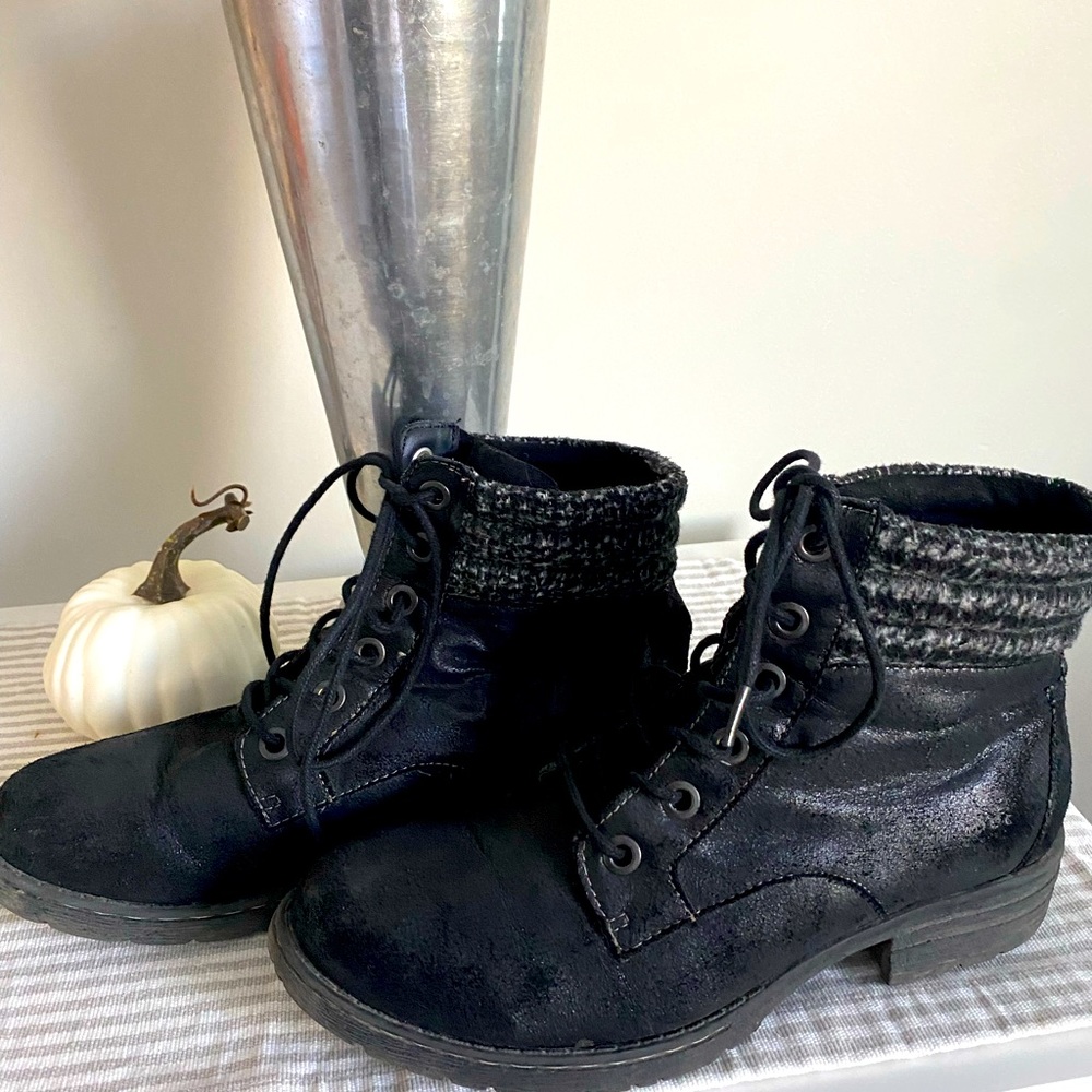 Cute black ankle boots, very good condition